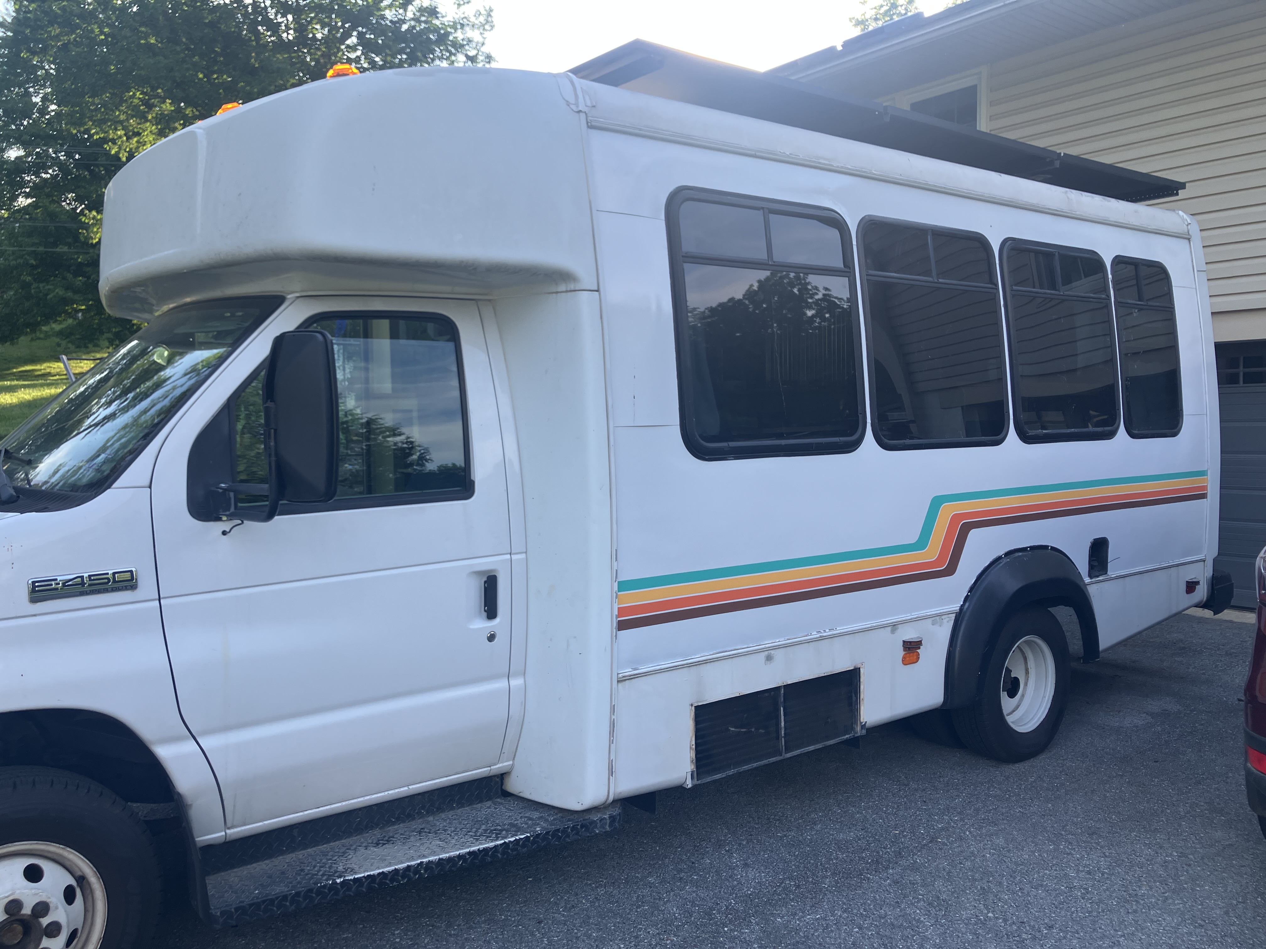 Shuttle Bus Mobile Studio media 3