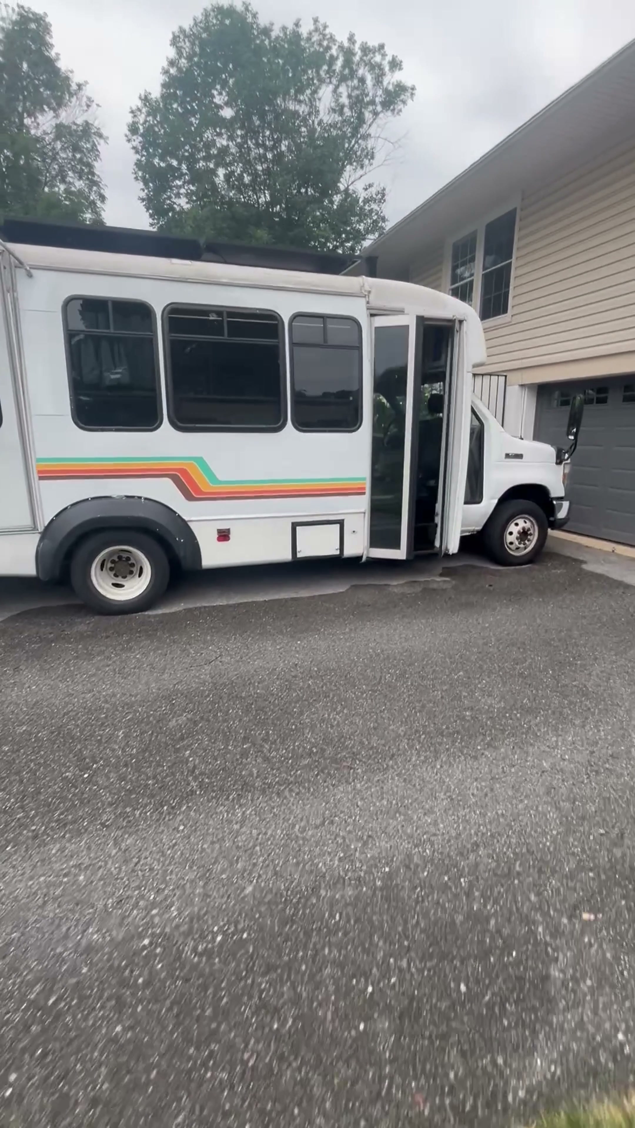 Shuttle Bus Mobile Studio media 9